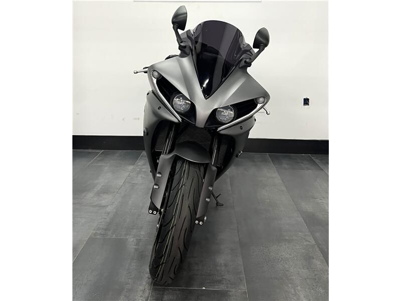 Used 2013 Yamaha YZFR1 Image 2