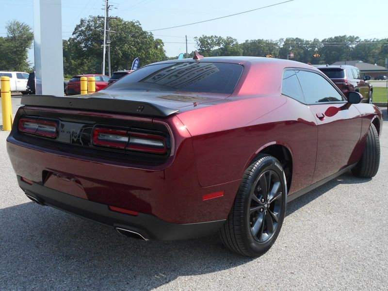 2022 Dodge Challenger SXTImage 3