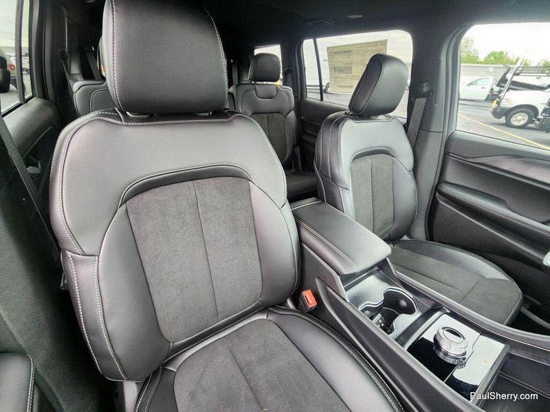 2025 Jeep Grand Cherokee L Altitude X 4x4Image 28