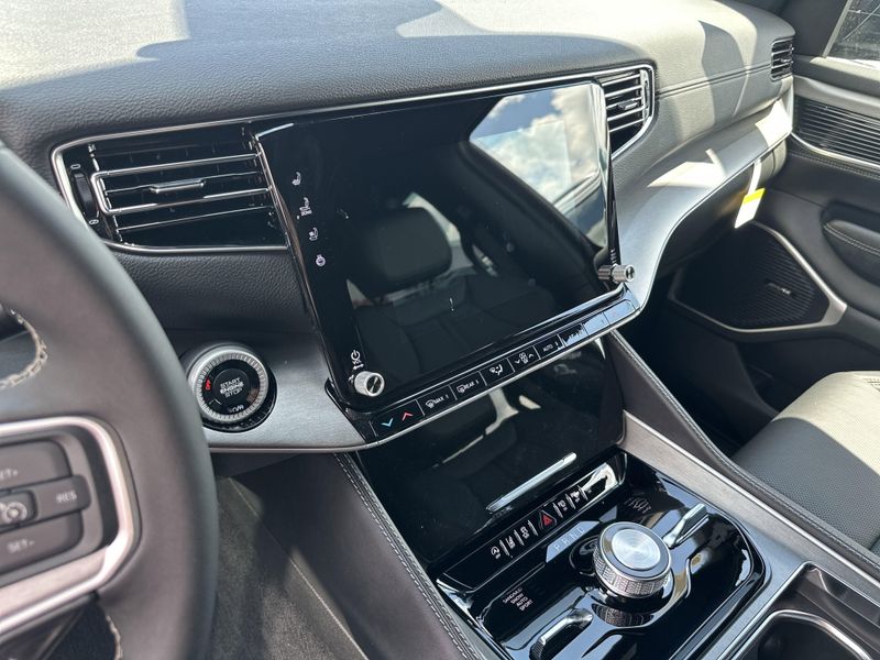 2025 Jeep Wagoneer Carbide 4x4Image 30