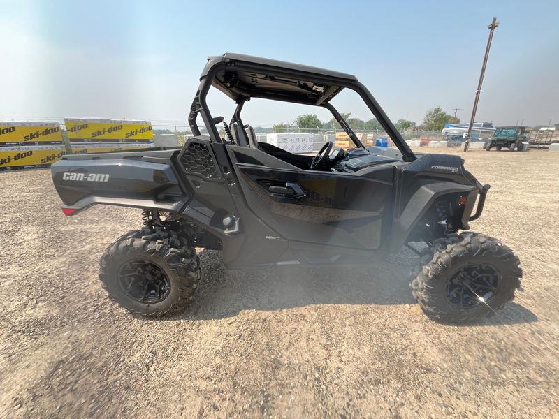 New 2026 Can-Am COMMANDER XT 700 Image 4