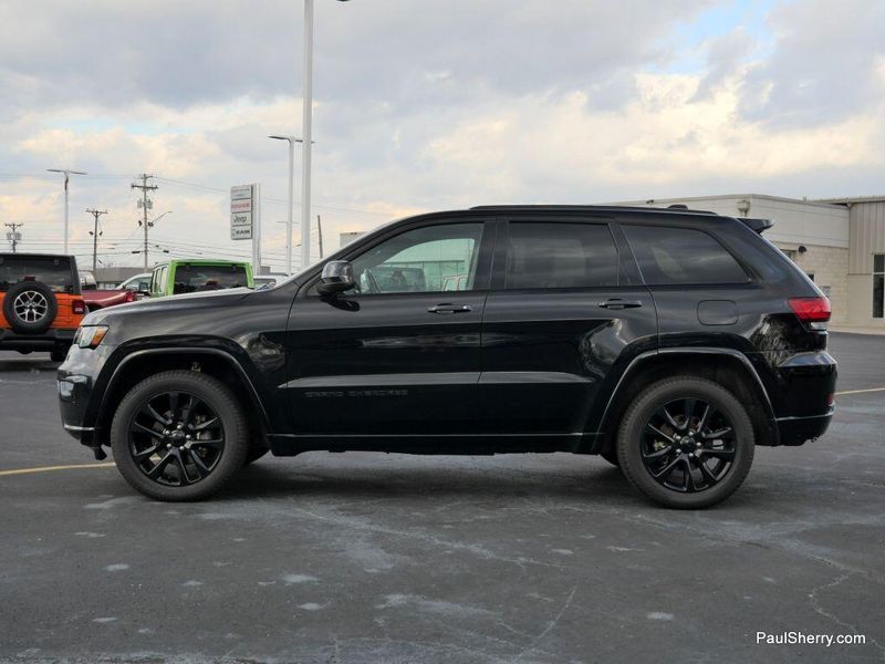 2020 Jeep Grand Cherokee Altitude photo 3
