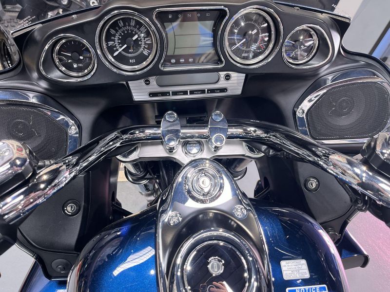 New 2025 Kawasaki VULCAN 1700 VOYAGER ABS Image 11