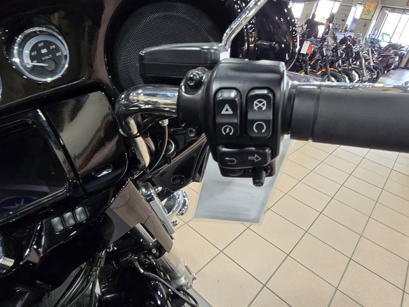 USED 2023 HARLEY ELECTRA GLIDE ULTRA LIMITED Image 11