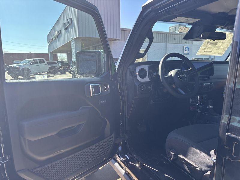 New 2026 Jeep Wrangler 4-door WillysImage 21
