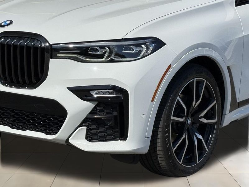 2022 BMW X7 xDrive40iImage 11