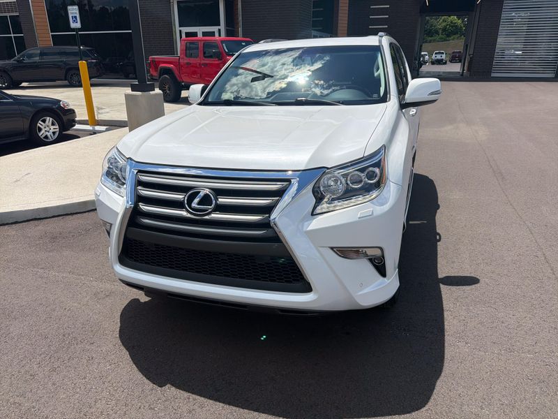 Used 2018 Lexus GX 460 PremiumImage 3