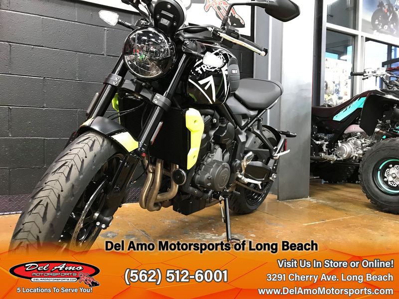 2024 Triumph TRIDENT 660  in a JET BLACK/TRIUMPH RACING YELLOW exterior color. Del Amo Motorsports of Long Beach (562) 362-3160 delamomotorsports.com 