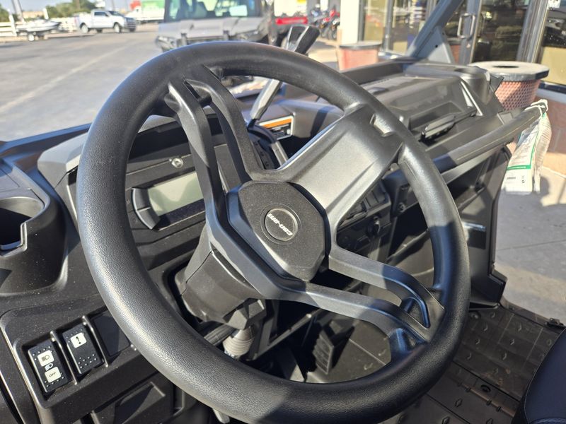NEW 2025 CAN-AM DEFENDER XT HD10 Image 12