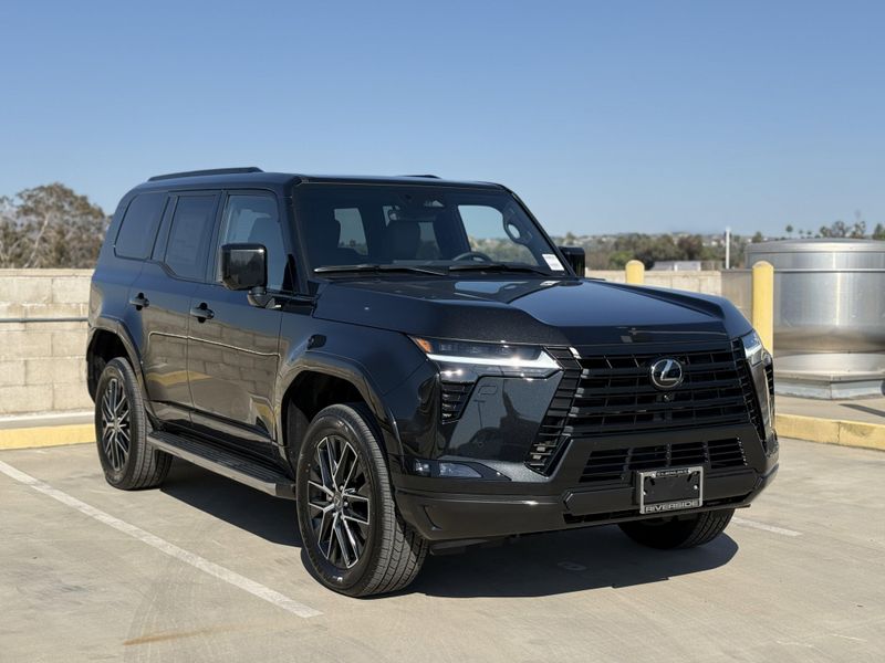 2025 Lexus GX Image 2