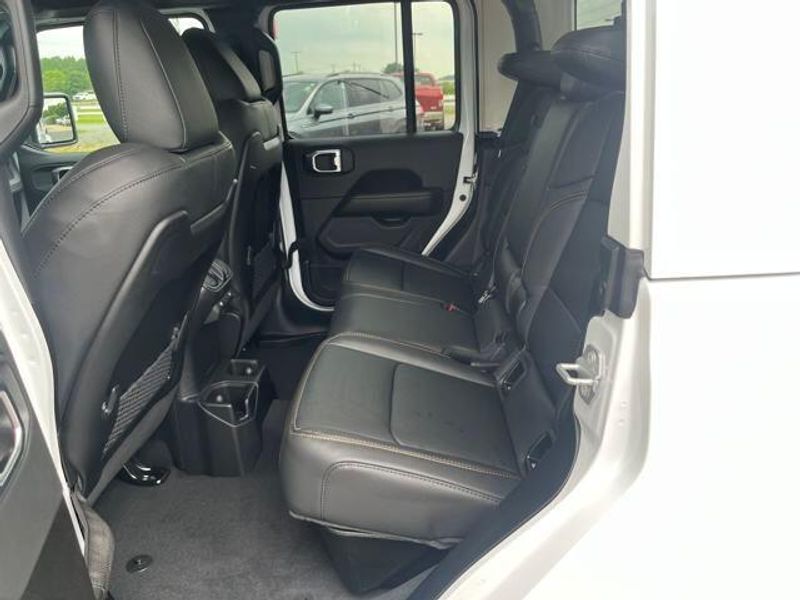 New 2025 Jeep Gladiator High Tide 4x4
