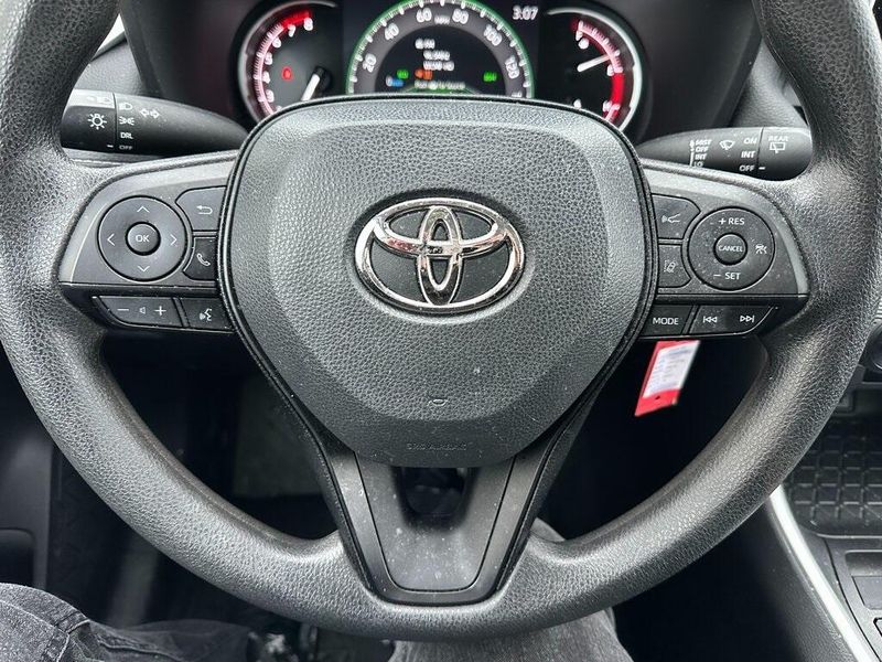 2023 Toyota RAV4 LEImage 3