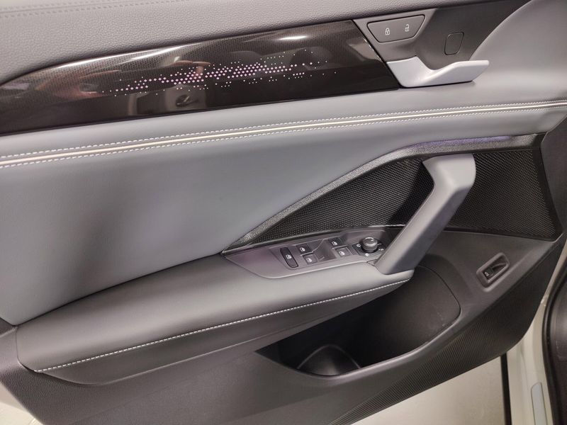 Used 2025 Volkswagen Tiguan SEL R-Line AWD w/Sunroof/NavImage 34