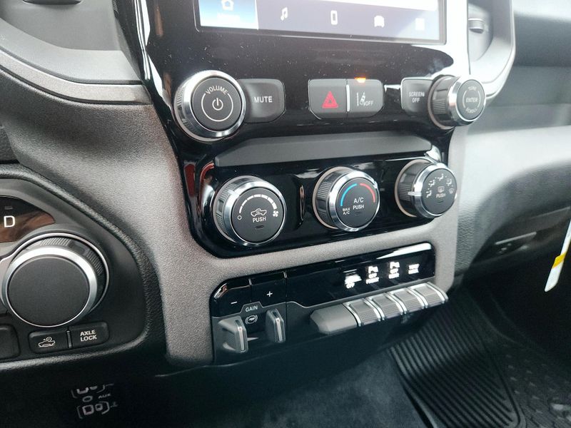 New 2027 RAM 1500 Warlock Crew Cab 4x4 5'7' Box