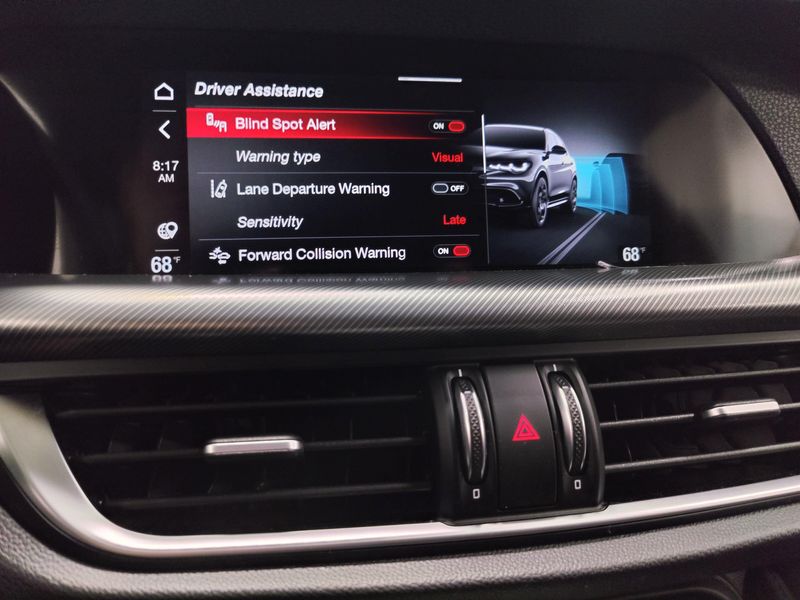 Used 2024 Alfa Romeo Stelvio Ti AWD w/Sunroof & NavImage 9