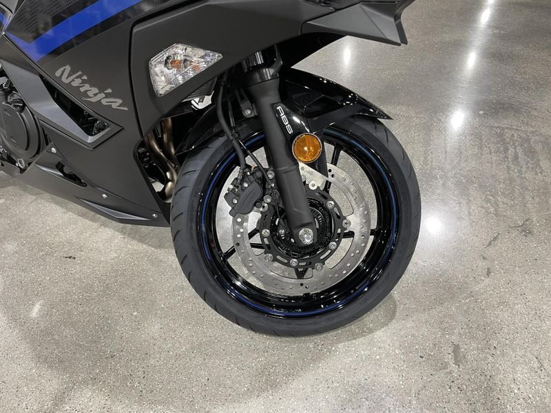 2025 Kawasaki NINJA 500 ABS Image 9