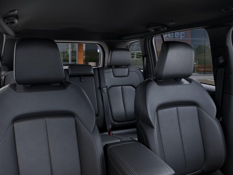 New 2025 Jeep Grand Cherokee Limited 4x4Image 65