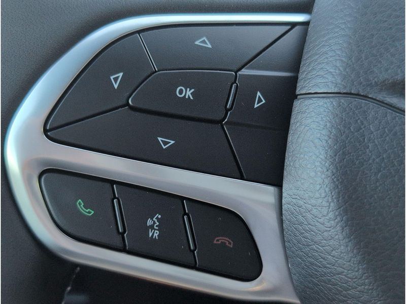 New 2027 Chrysler Pacifica SelectImage 24