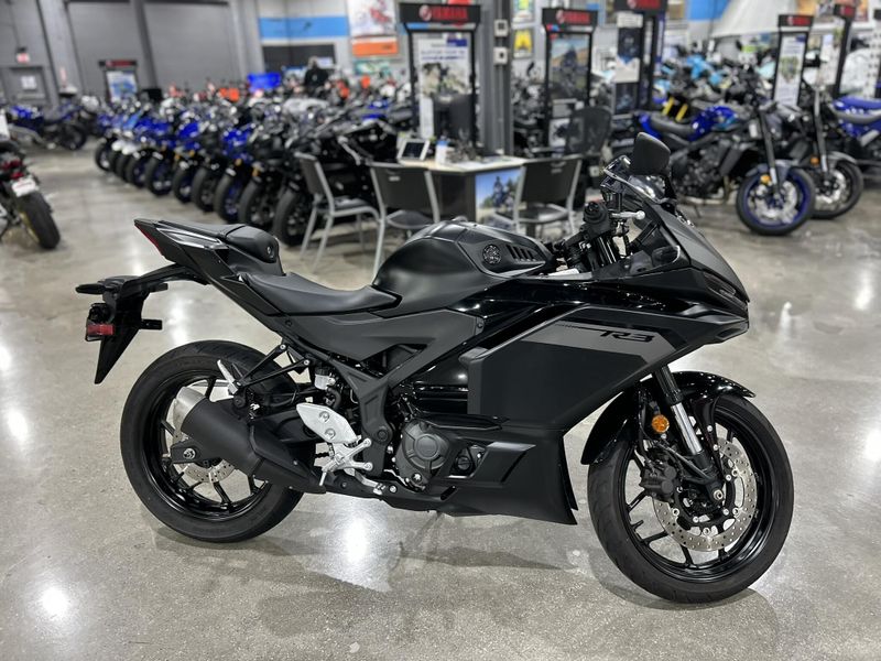 Used 2025 Yamaha YZF-R3 ABS Image 5