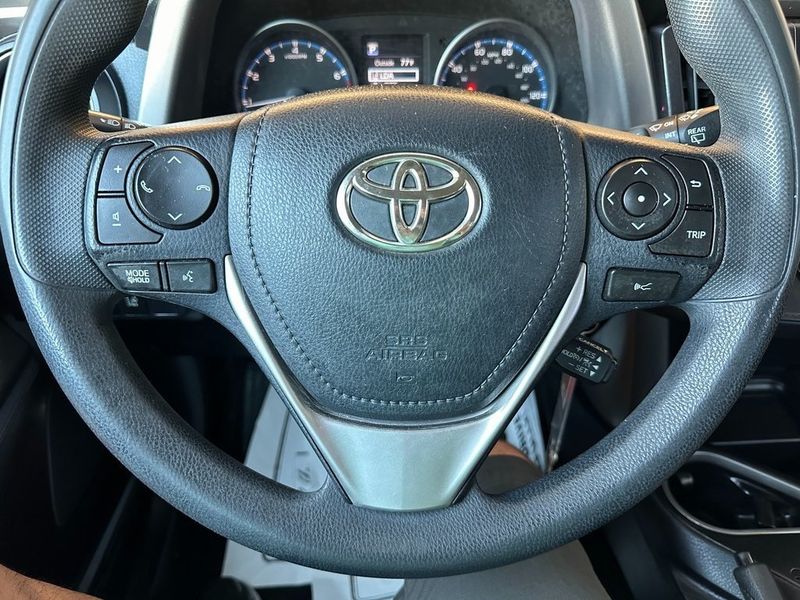 2018 Toyota RAV4 LEImage 3