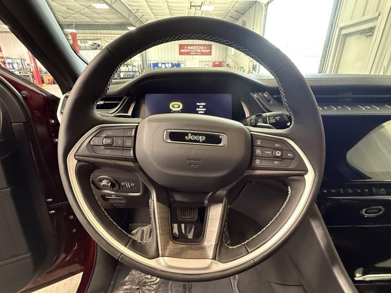 New 2026 Jeep Grand Cherokee L Laredo Altitude 4x4Image 27