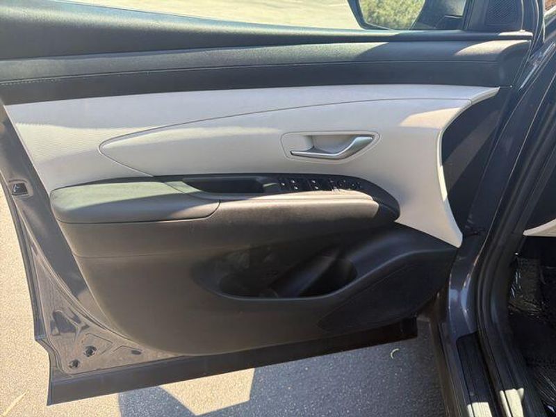 Used 2025 Hyundai Tucson SELImage 10