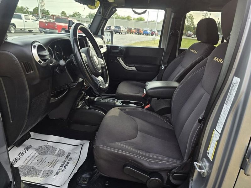 2014 Jeep Wrangler Unlimited Sahara photo 8