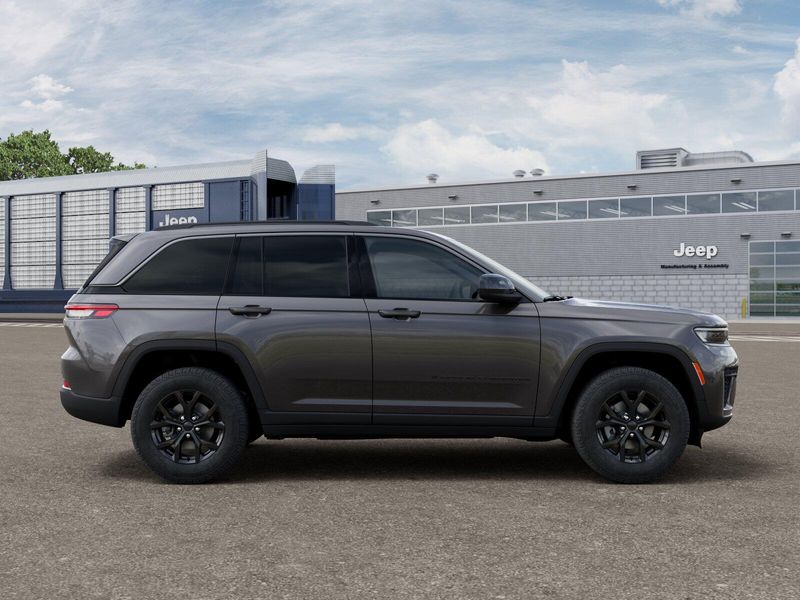 New 2026 Jeep Grand Cherokee Laredo Altitude 4x4