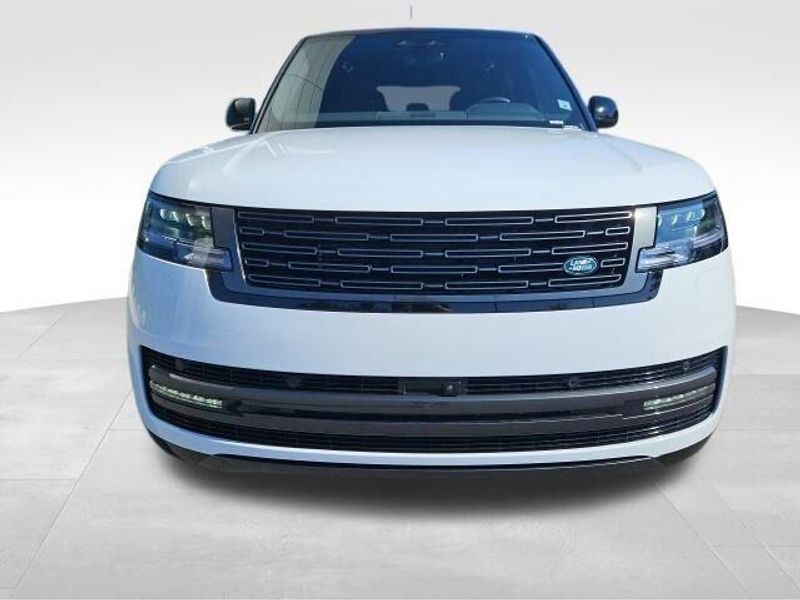 Used 2025 Land Rover Range Rover SE