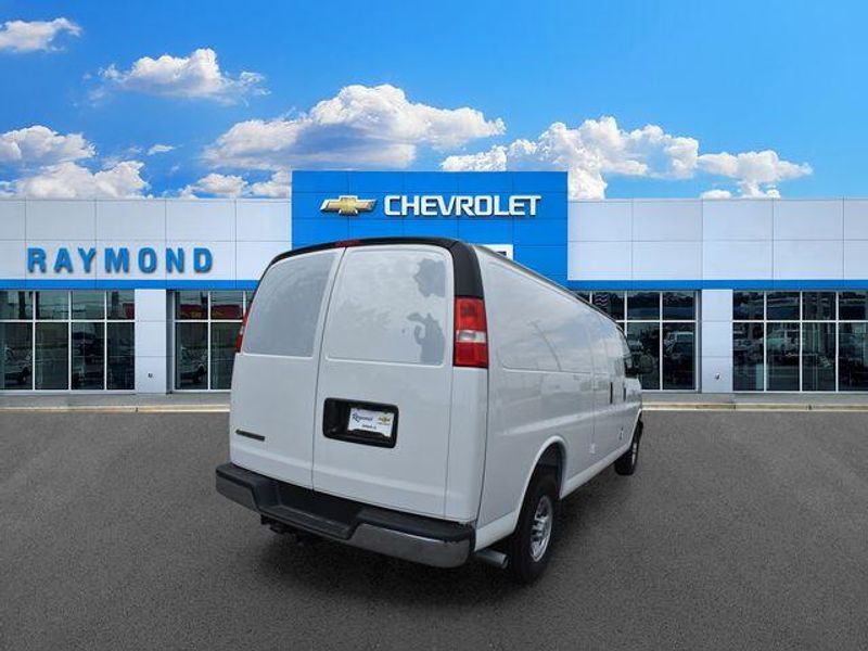 New 2025 Chevrolet Express 2500 Work VanImage 4