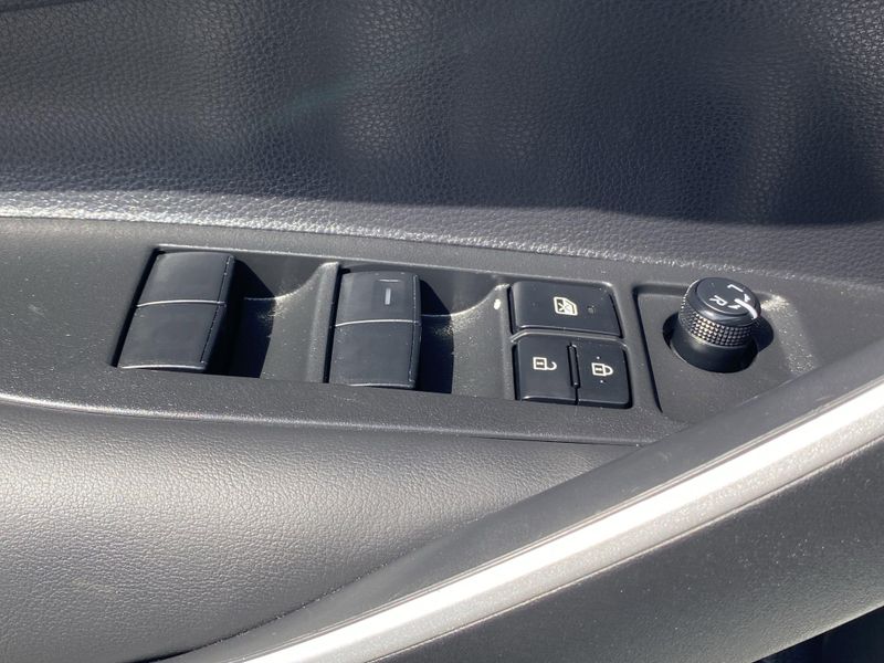 Used 2024 Toyota Corolla SEImage 19
