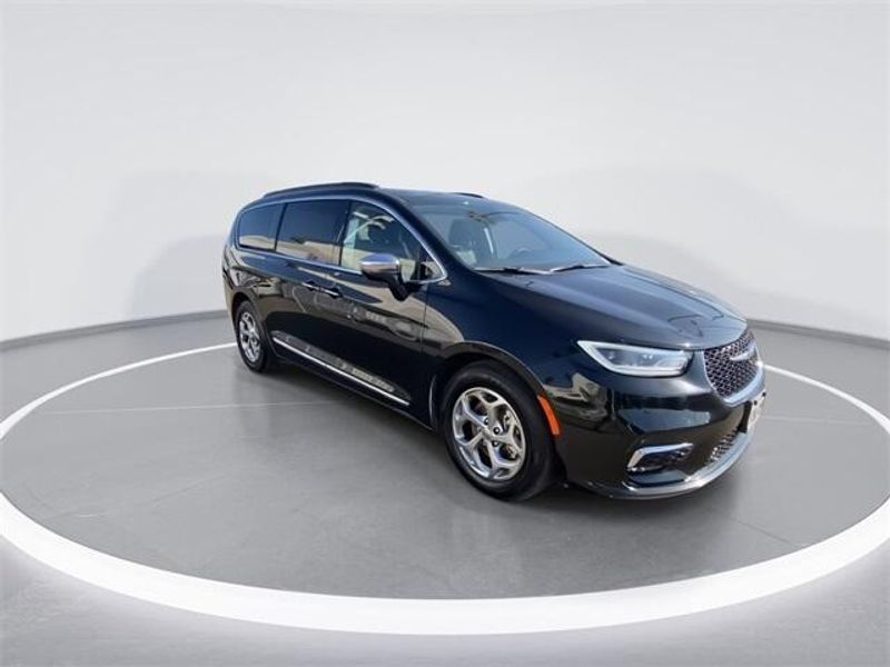 2022 Chrysler Pacifica LimitedImage 2