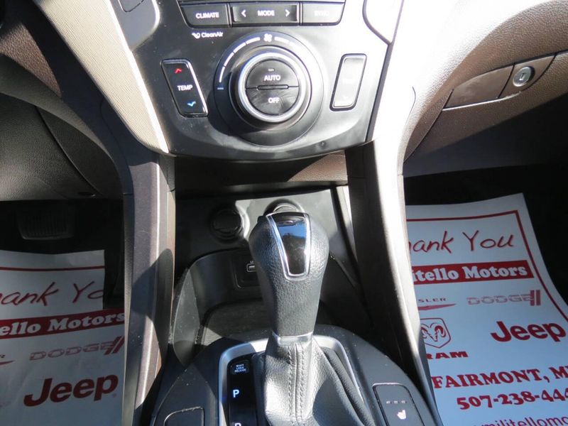 Used 2017 Hyundai Santa Fe Sport 2.4L AWD 4dr SUVImage 21