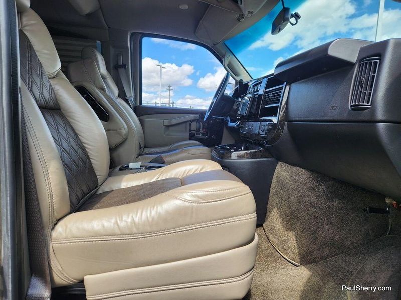 2023 Chevrolet Express Image 28