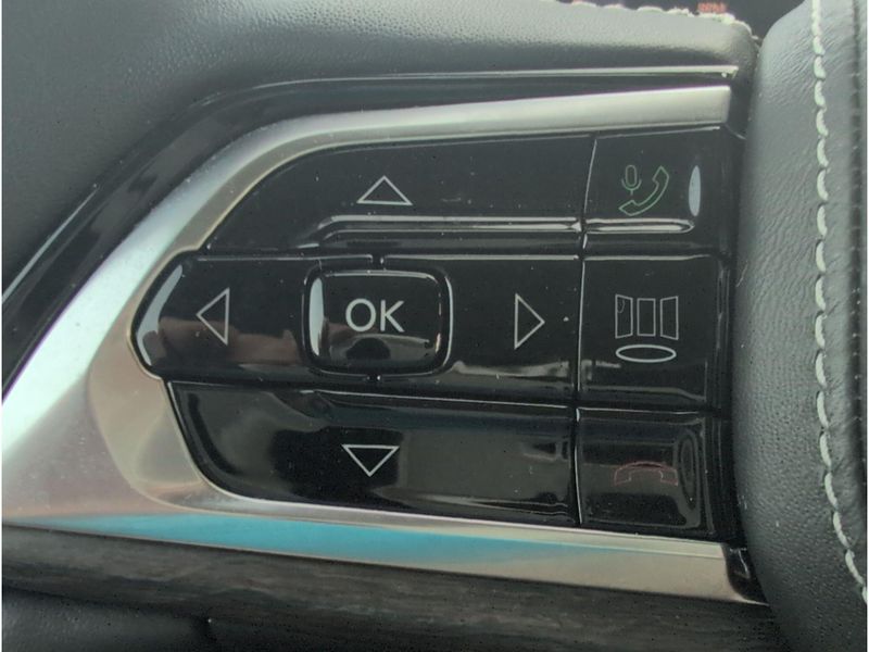 Used 2023 Jeep Grand Cherokee OverlandImage 25