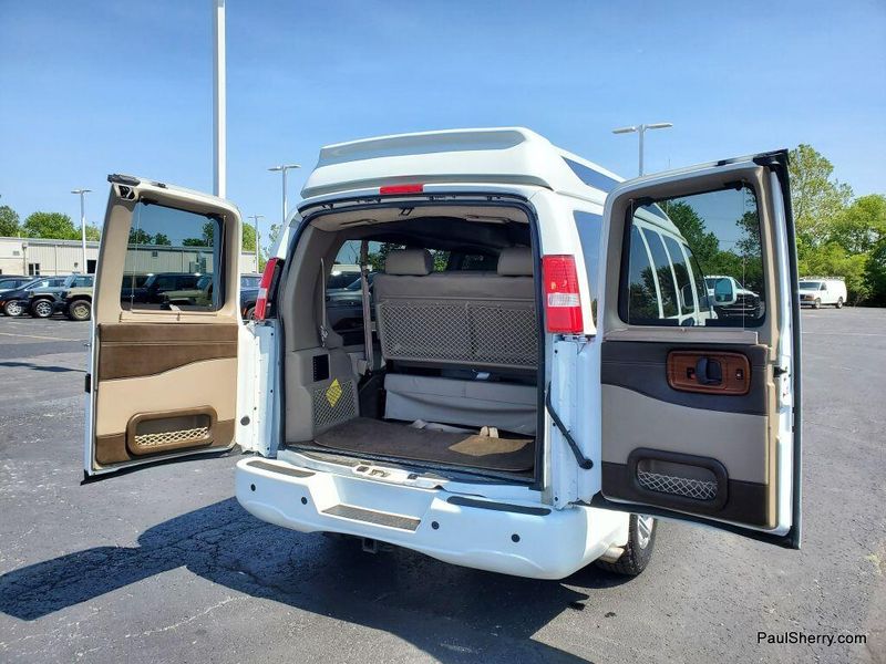 2020 GMC Savana Cargo Image 17