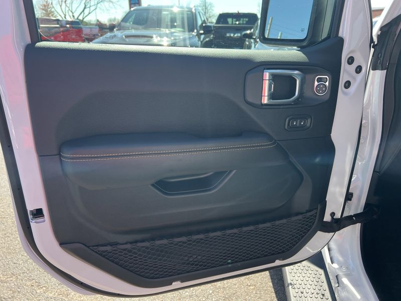 New 2026 Jeep Wrangler 4-door SaharaImage 15