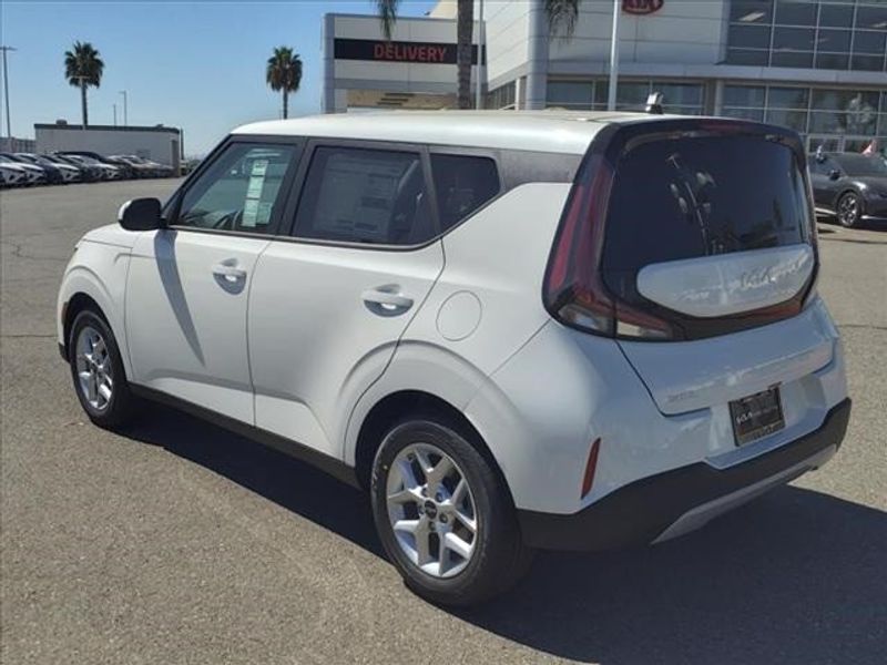 2025 Kia Soul LXImage 4