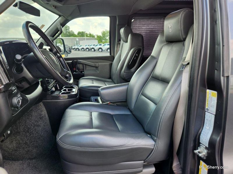 2017 GMC Savana 2500 Image 33