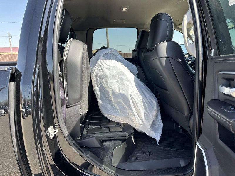 2024 RAM 3500 LaramieImage 12