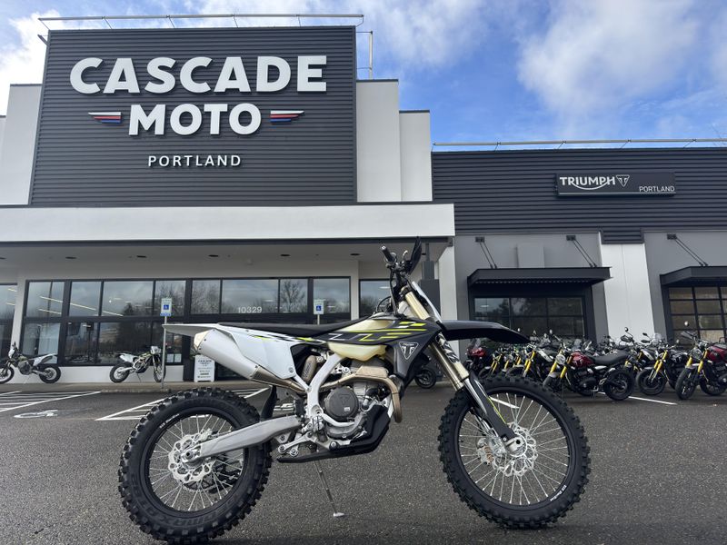 2026 Triumph TF 250 - C - JET BLACK - PURE WHITE 