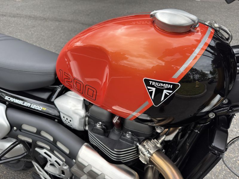 2025 Triumph Scrambler 1200 XE - BAJA ORANGE - PHANTOM BLACK 