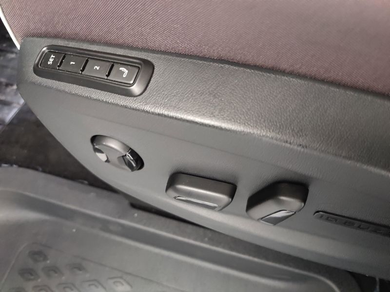 Used 2025 Volkswagen ID. Buzz Pro SImage 11