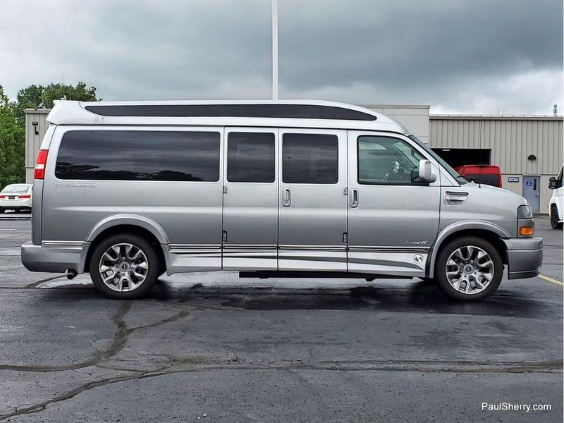 2022 GMC Savana Cargo Image 9