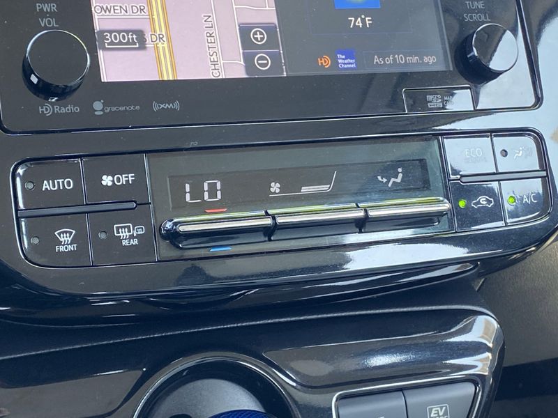 2016 Toyota Prius Three TouringImage 22