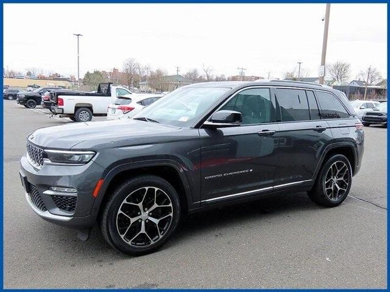 2022 Jeep Grand Cherokee SummitImage 1