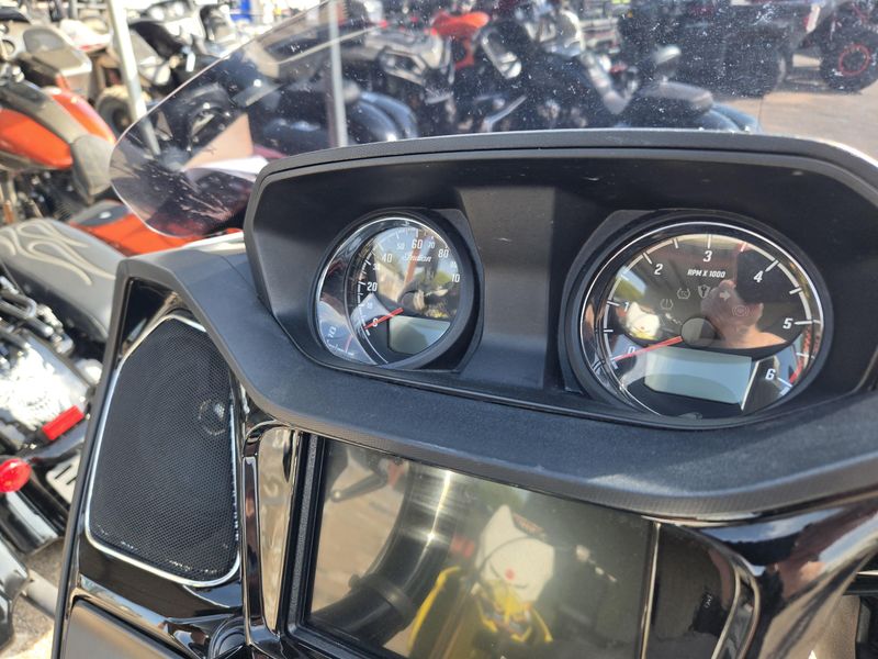 USED 2021 INDIAN MOTORCYCLE CHALLENGER DARK HORSE WHITE SMK 49ST Image 9