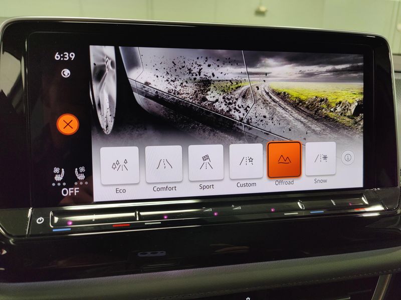 Used 2024 Volkswagen Atlas AWD Peak Edition SEL w/Sunroof/NavImage 25