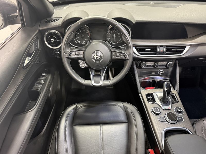Used 2023 Alfa Romeo Stelvio Ti AWD w/Sunroof & NavImage 17