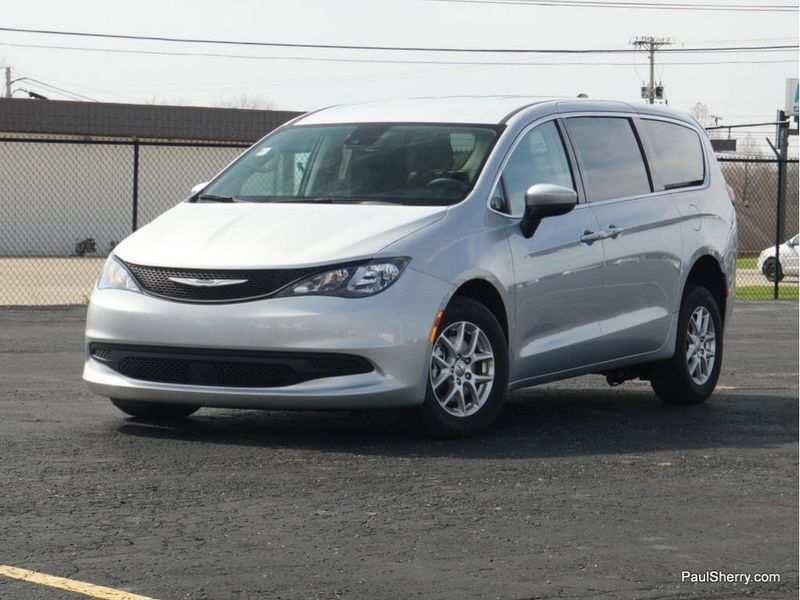 2023 Chrysler Voyager LXImage 22